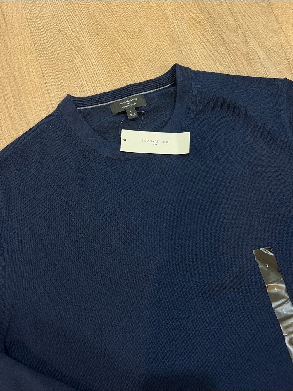 NWT Banana Republic Men’s 100% Merino Wool Navy Blue Crewneck Pullover Sweater